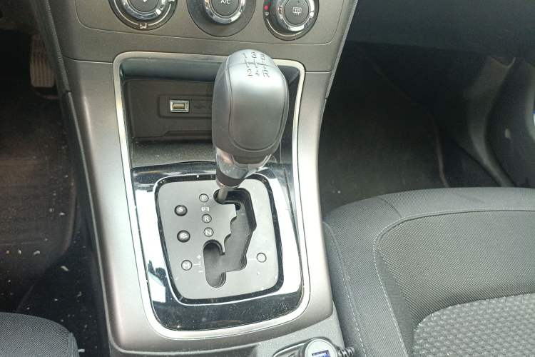 Used Citroen C4 Sega 2018 1.6L Automatic Luxury Model Gear Lever