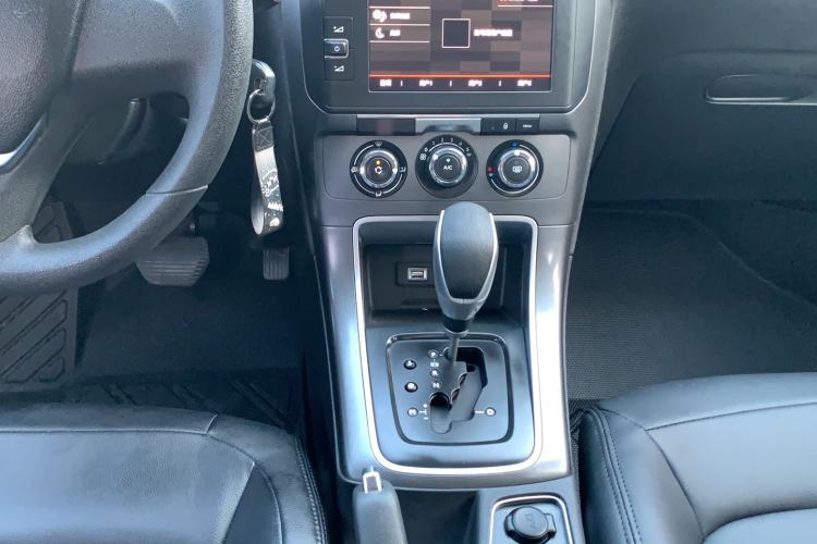Used Citroen C4 Sega 2018 1.6L Automatic Comfort Model Gear Lever