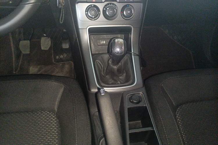 Used Citroen C4 Sega 2018 1.6L Manual Luxury Model Gear Lever