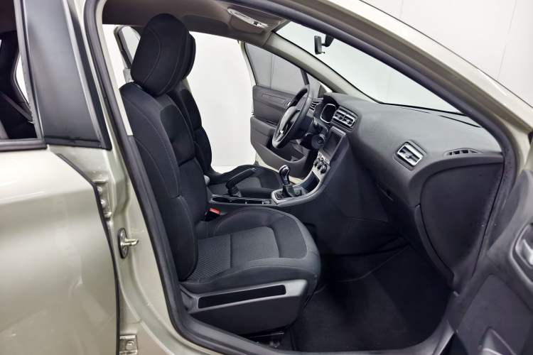 Used Citroen C4 Sega 2018 1.6L Manual Comfort Model Interior 4