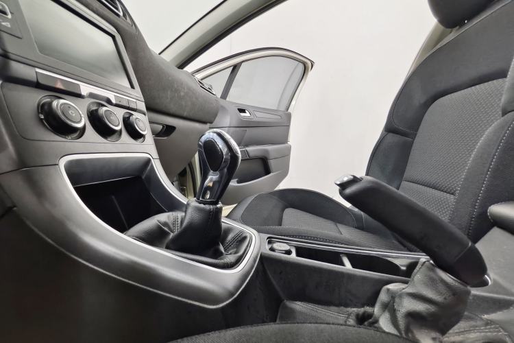 Used Citroen C4 Sega 2018 1.6L Manual Comfort Model Interior 8