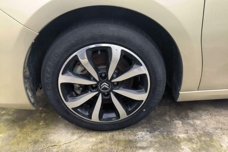 Used Citroen C4 Sega 2018 1.6L Manual Luxury Model Left Front Wheel Hub
