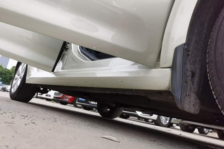 Used Citroen C4 Sega 2018 1.6L Manual Comfort Model Right Side Sill
