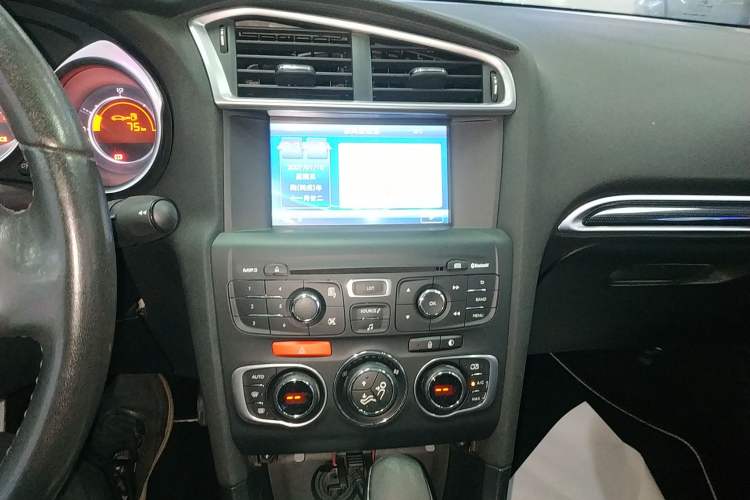 Used Citroen C4L 2013 1.6 THP Automatic Impression Edition Audio And AC Panel