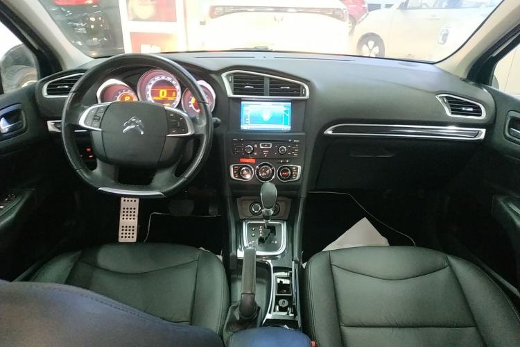 Used Citroen C4L 2013 1.6 THP Automatic Impression Edition Center Console