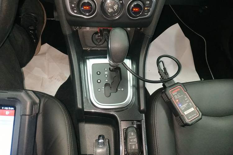 Used Citroen C4L 2013 1.6 THP Automatic Impression Edition Gear Lever