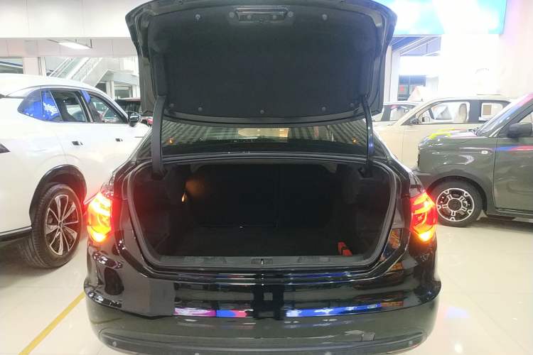 Used Citroen C4L 2013 1.6 THP Automatic Impression Edition Trunk