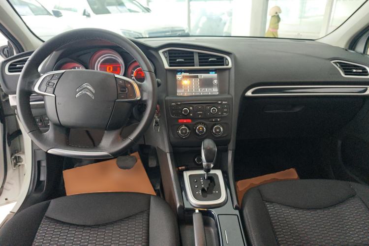 Used Citroen C4L 2014 1.8L Intelligent Drive Automatic Enjoyment Model Center Console