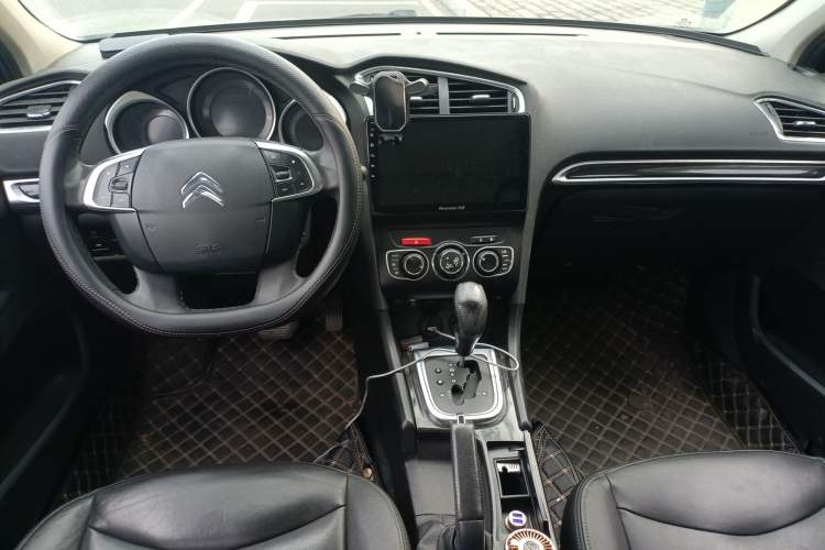 Used Citroen C4L 2013 1.8L Automatic Jingzhi Edition Center Console