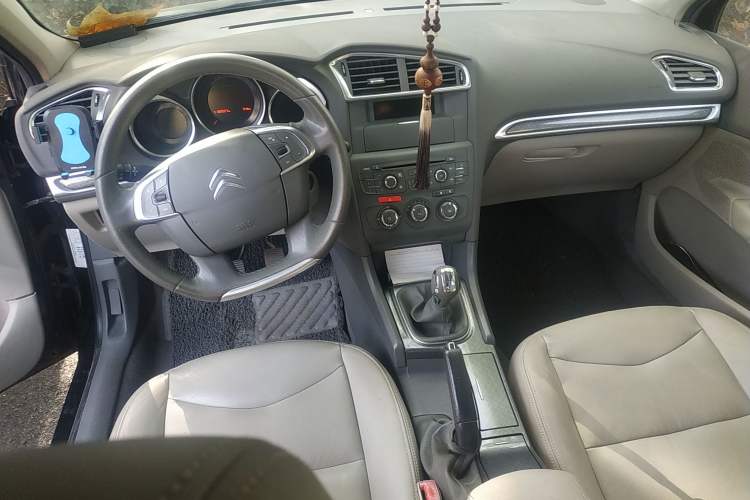 Used Citroen C4L 2013 1.6L Manual Jingzhi Edition Center Console