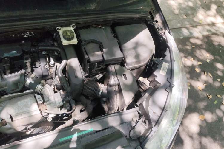 Used Citroen C4L 2013 1.6THP Automatic Enjoyment Edition Engine Bay Left