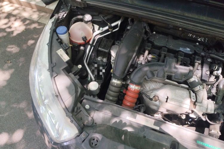 Used Citroen C4L 2013 1.6THP Automatic Enjoyment Edition Engine Bay Right