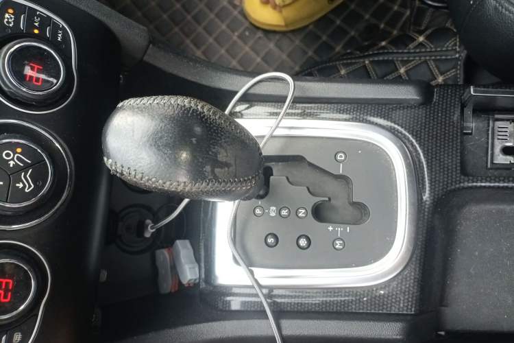 Used Citroen C4L 2013 1.8L Automatic Jingzhi Edition Gear Lever