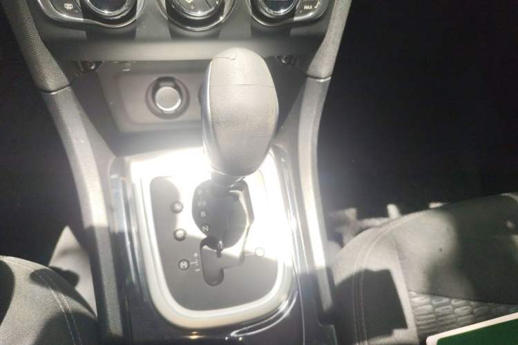 Used Citroen C4L 2013 1.6THP Automatic Enjoyment Edition Gear Lever