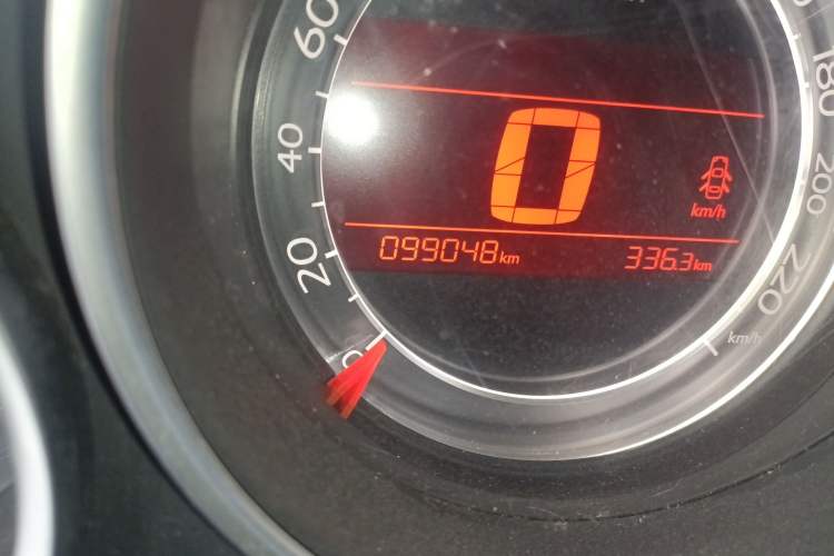 Used Citroen C4L 2013 1.8L Automatic Jingzhi Edition Odometer Close Up