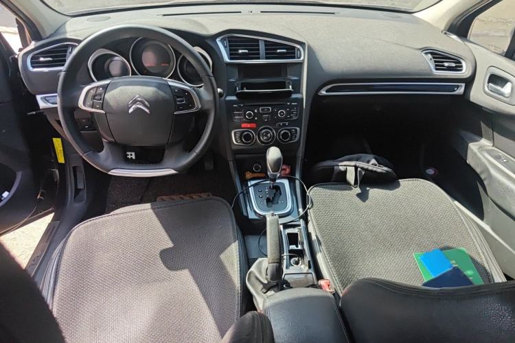 Used Citroen C4L 2013 1.6 THP Automatic Impression Edition Center Console