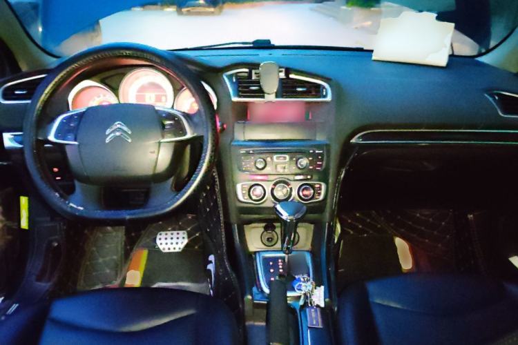 Used Citroen C4L 2013 1.6THP Automatic Enjoyment Edition Center Console