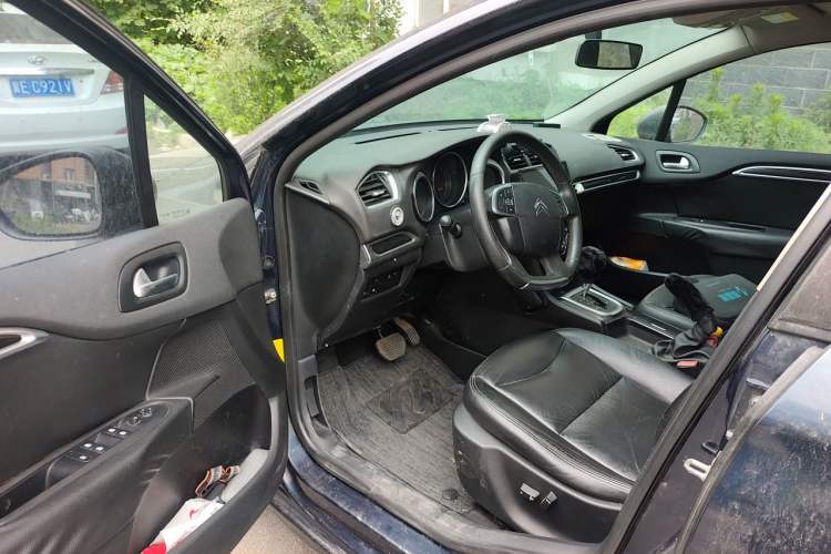 Used Citroen C4L 2013 1.6 THP Automatic Impression Edition Driver Seat