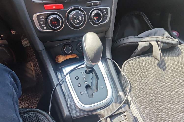 Used Citroen C4L 2013 1.6 THP Automatic Impression Edition Gear Lever