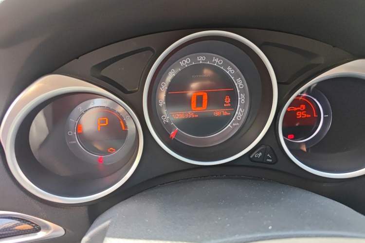 Used Citroen C4L 2013 1.6 THP Automatic Impression Edition Odometer Close Up
