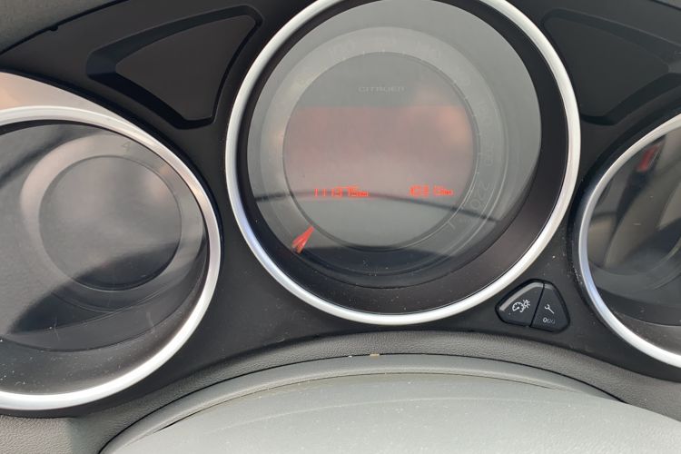 Used Citroen C4L 2013 1.6L Manual Jingzhi Edition Odometer Close Up