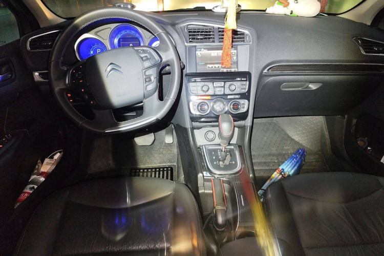 Used Citroen C4L 2013 1.8L Automatic Jingchi Edition Center Console