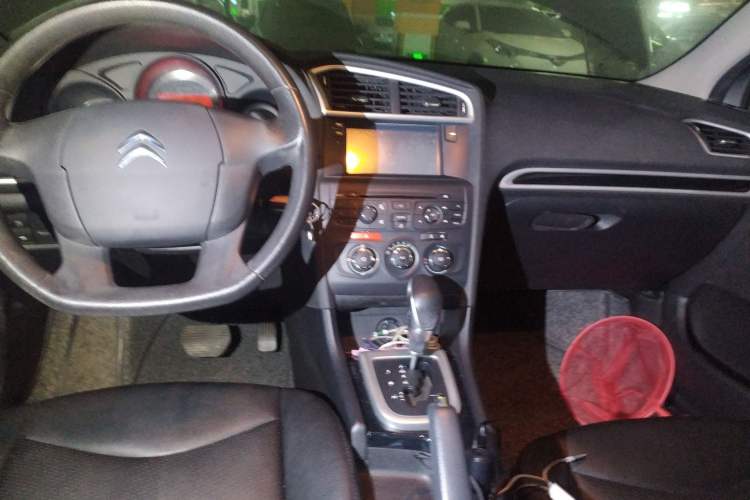 Used Citroen C4L 2013 1.8L Automatic Enjoyment Edition Center Console