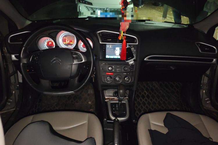 Used Citroen C4L 2013 1.8L Automatic Enjoyment Edition Center Console