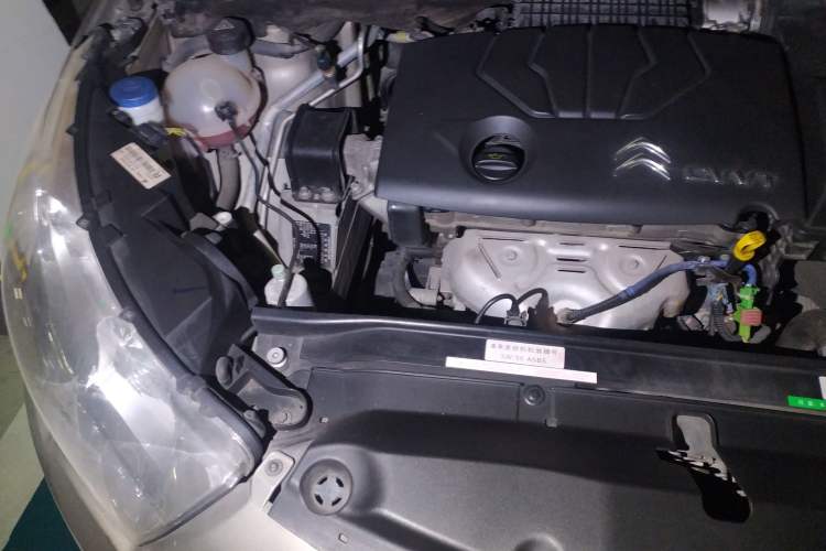 Used Citroen C4L 2013 1.8L Automatic Enjoyment Edition Engine Bay Right