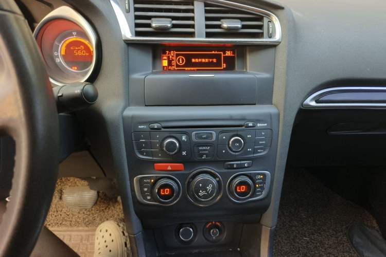 Used Citroen C4L 2013 1.6 THP Automatic Impression Edition Audio And AC Panel