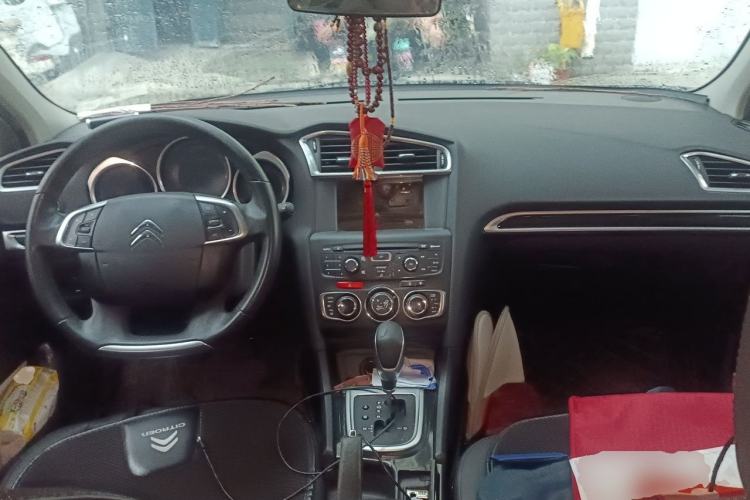 Used Citroen C4L 2013 1.6 THP Automatic Impression Edition Center Console