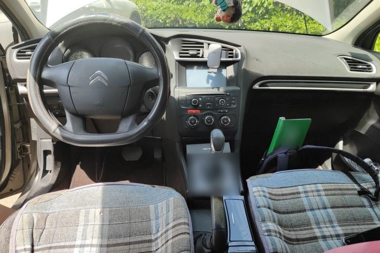 Used Citroen C4L 2013 1.8L Automatic Enjoyment Edition Center Console