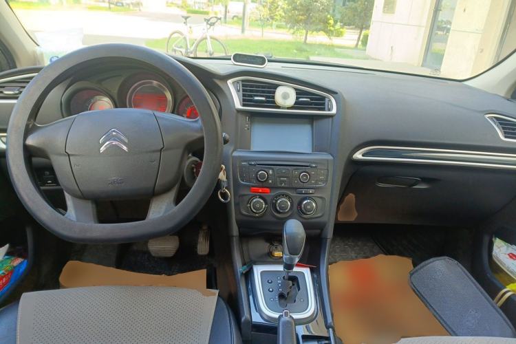 Used Citroen C4L 2013 1.8L Automatic Enjoyment Edition Center Console