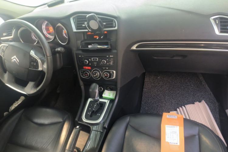 Used Citroen C4L 2013 1.8L Automatic Jingzhi Edition Center Console