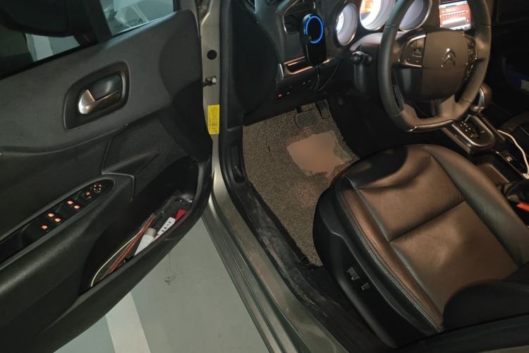 Used Citroen C4L 2013 1.6 THP Automatic Impression Edition Driver Seat