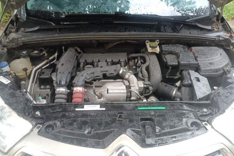 Used Citroen C4L 2013 1.6 THP Automatic Impression Edition Engine Bay