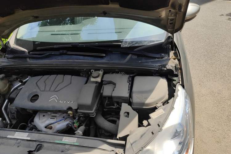 Used Citroen C4L 2013 1.8L Automatic Enjoyment Edition Engine Bay Left
