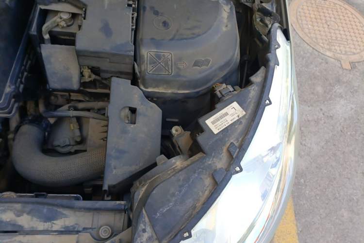 Used Citroen C4L 2013 1.8L Automatic Enjoyment Edition Engine Bay Left