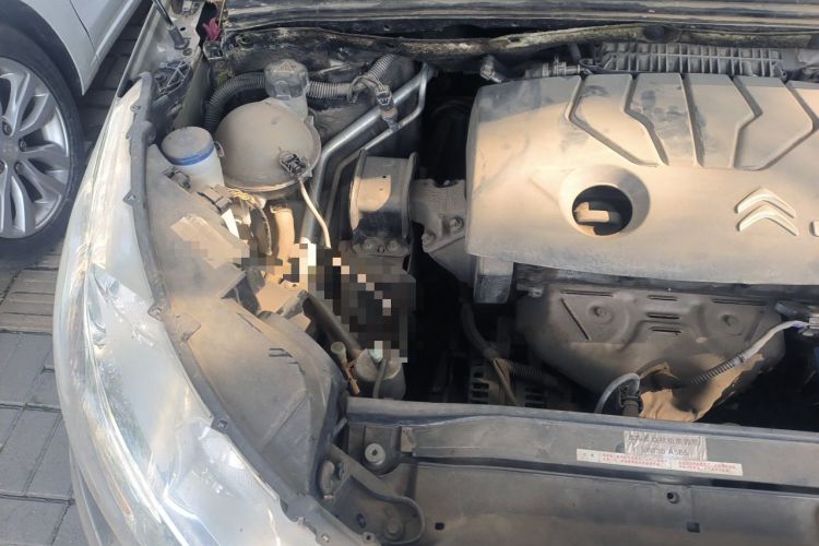 Used Citroen C4L 2013 1.8L Automatic Jingzhi Edition Engine Bay Right