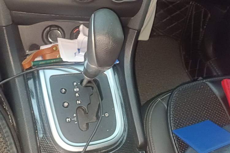 Used Citroen C4L 2013 1.6 THP Automatic Impression Edition Gear Lever