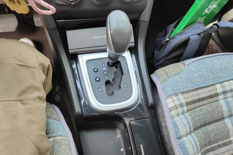 Used Citroen C4L 2013 1.8L Automatic Enjoyment Edition Gear Lever