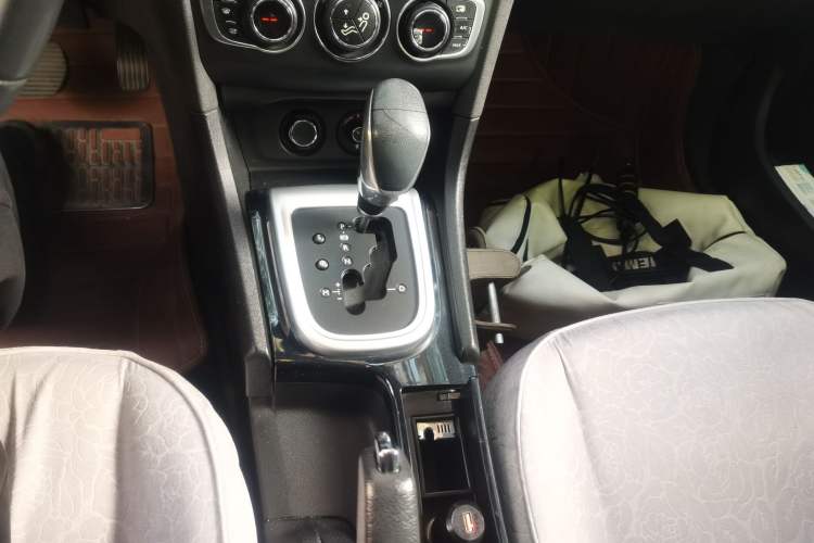 Used Citroen C4L 2013 1.6THP Automatic Enjoyment Edition Gear Lever