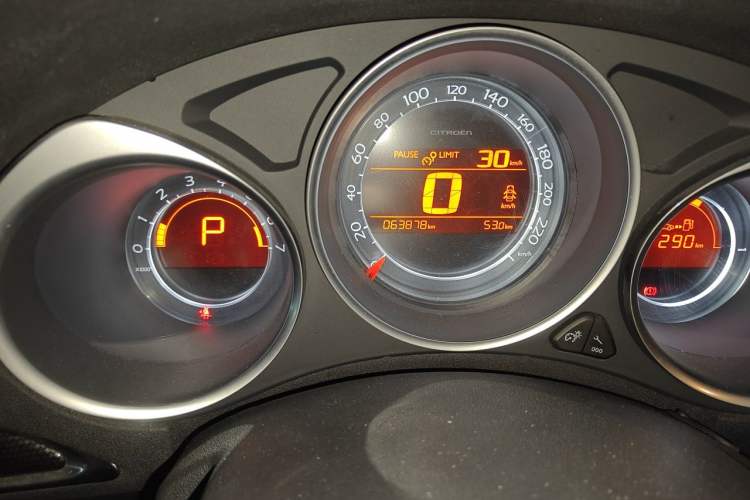 Used Citroen C4L 2013 1.6 THP Automatic Impression Edition Instrument Cluster