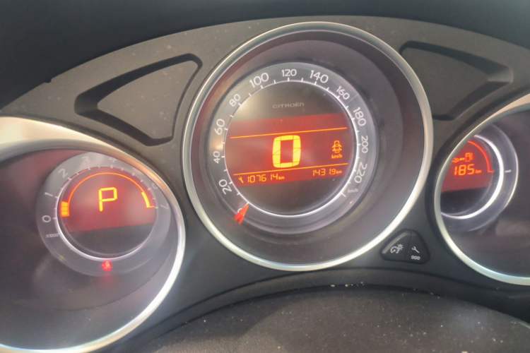 Used Citroen C4L 2013 1.8L Automatic Jingzhi Edition Odometer Close Up