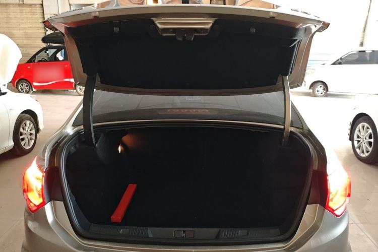 Used Citroen C4L 2013 1.8L Automatic Jingchi Edition Trunk
