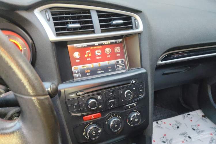 Used Citroen C4L 2013 1.8L Automatic Enjoyment Edition Audio And AC Panel