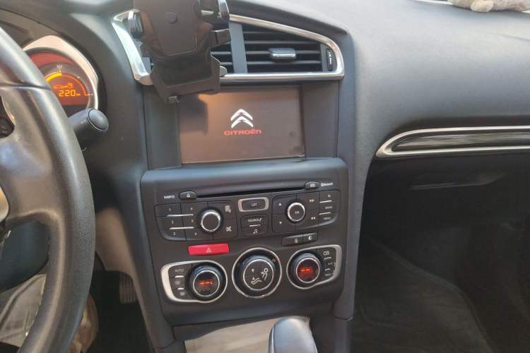 Used Citroen C4L 2013 1.6 THP Automatic Impression Edition Audio And AC Panel