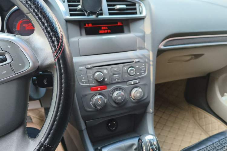 Used Citroen C4L 2013 1.6L Manual Jingzhi Edition Audio And AC Panel