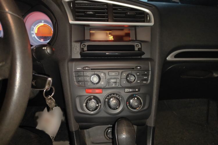 Used Citroen C4L 2013 1.8L Automatic Enjoyment Edition Audio And AC Panel
