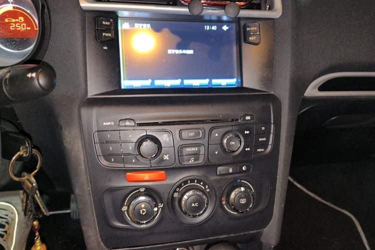 Used Citroen C4L 2013 1.8L Automatic Enjoyment Edition Audio And AC Panel